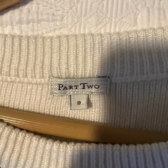 Beautiful Mesh Sweater - Picture 3 of 3